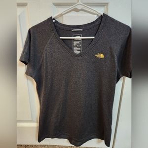 The North Face Women's Gray Short Sleeve V Neck T-shirt Medium